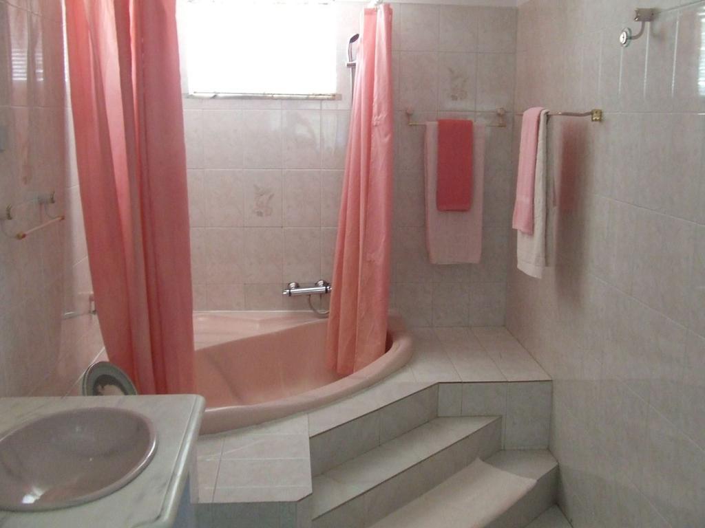 Casa Amarela Guesthouse Лагуш Номер фото